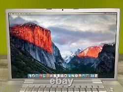 Ordinateur portable Apple MacBook Pro 17 2.5Ghz, 4Go de RAM, 256Go de SSD, résolution élevée de 1920x1200.