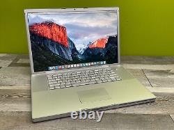 Ordinateur portable Apple MacBook Pro 17 2.5Ghz, 4Go de RAM, 256Go de SSD, résolution élevée de 1920x1200.