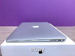 Très bon MacBook Air Apple de 13 pouces avec SSD de 512 Go, processeur i7 2,2 GHz et MacOS Monterey